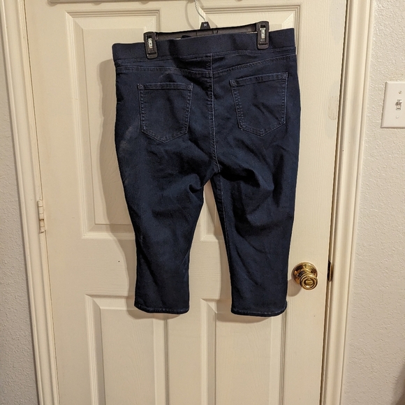 Gloria Vanderbilt Women's Capri Pants - Picture 7 of 8